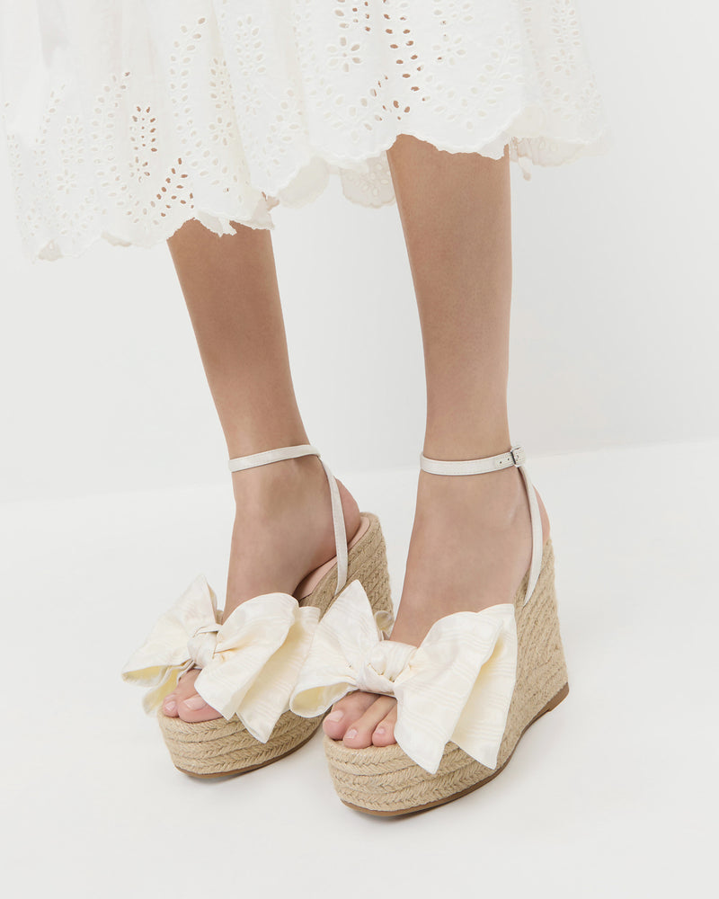 Color: Cream/Natural
