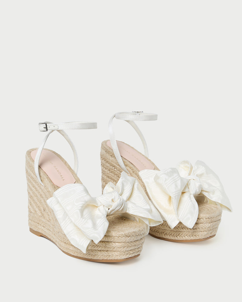Color: Cream/Natural