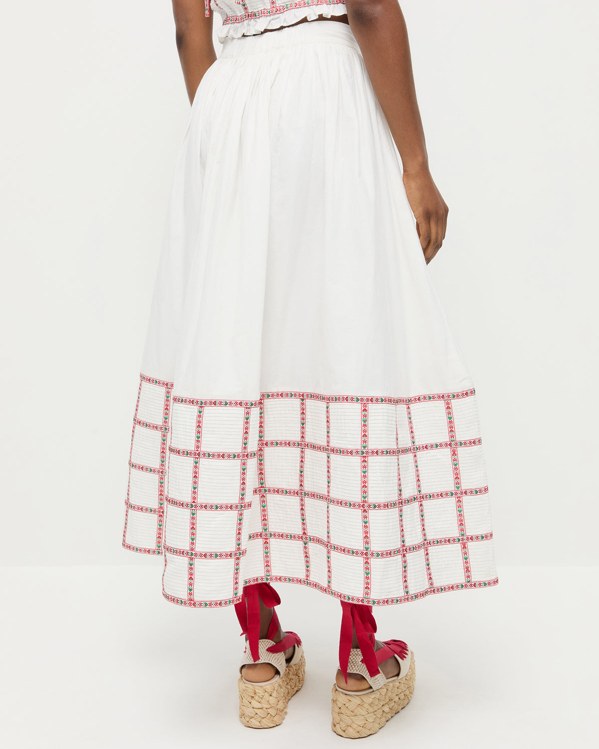 Color: Cream/Red Ribbon