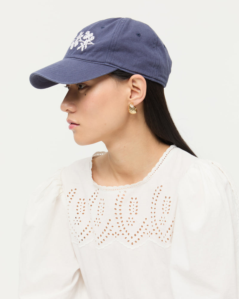 Color: Navy/Cream