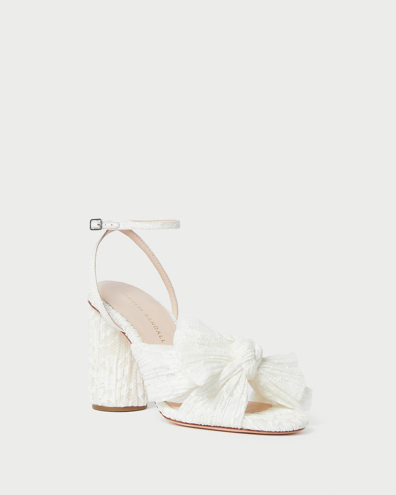 Color: White/Cream