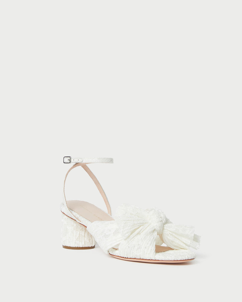 Color: White/Cream