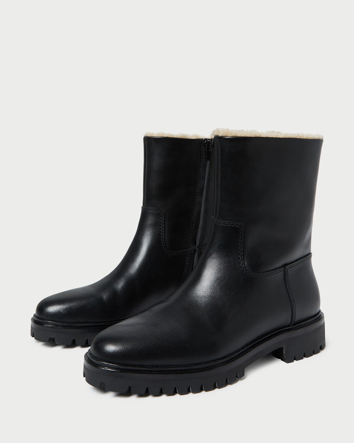 Color: Black/Cream