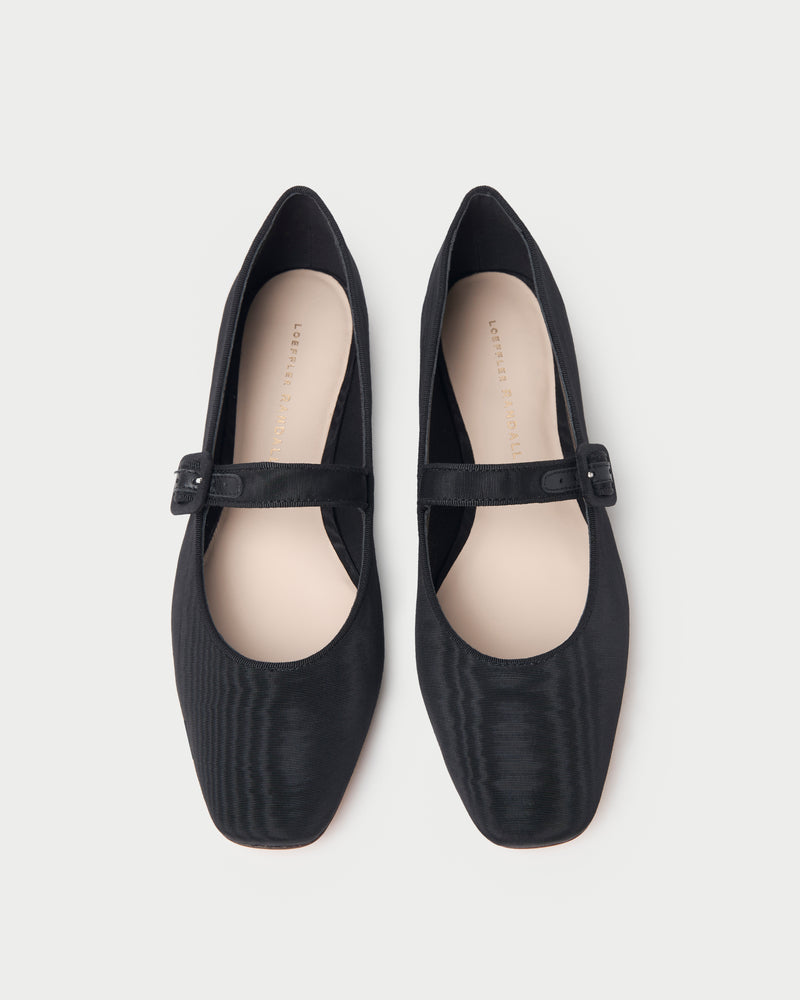 Color: Black/Black