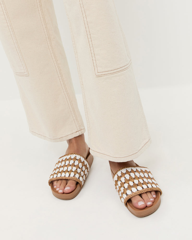 Color: Brown/White