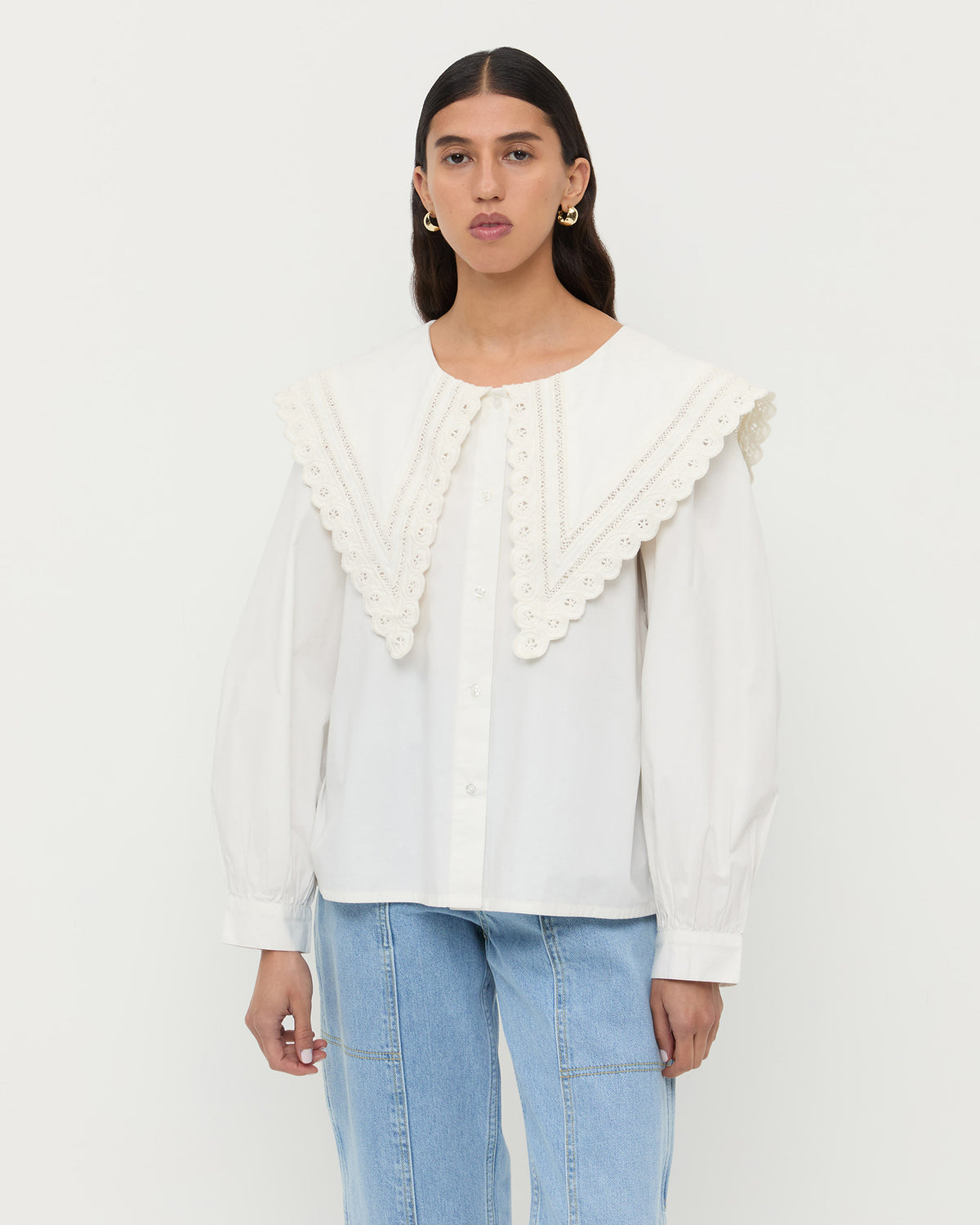 Ken Shirt in white cotton and Molly Workwear Jean in light blue denim.