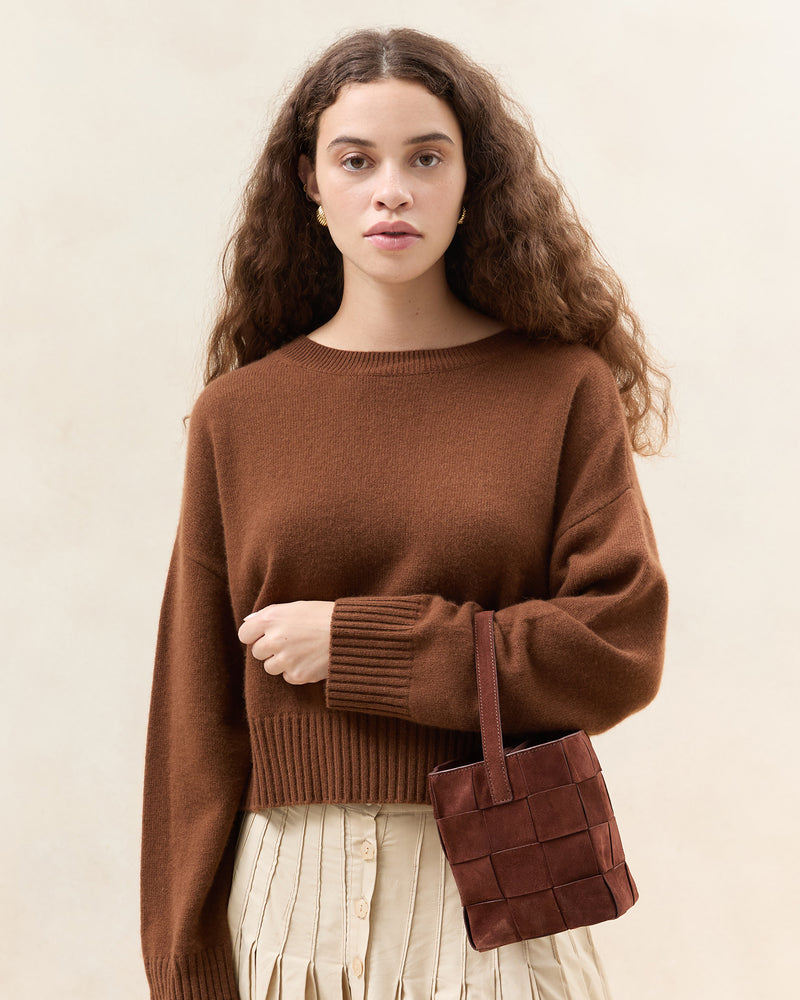 Color: Espresso