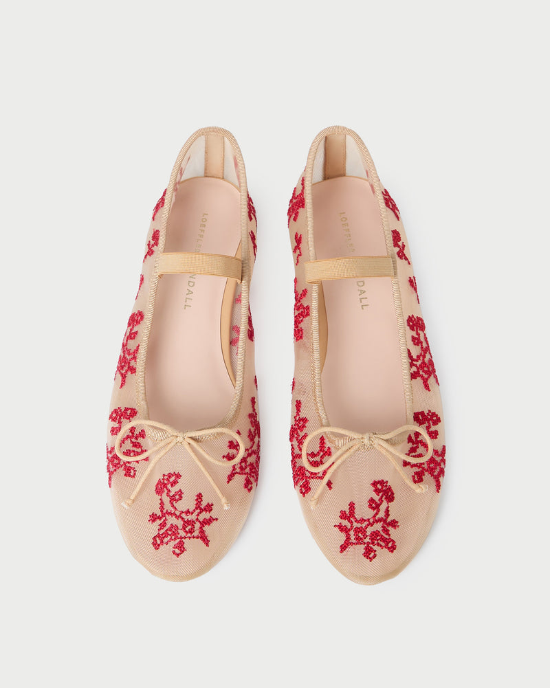 Color: Caramel/Red