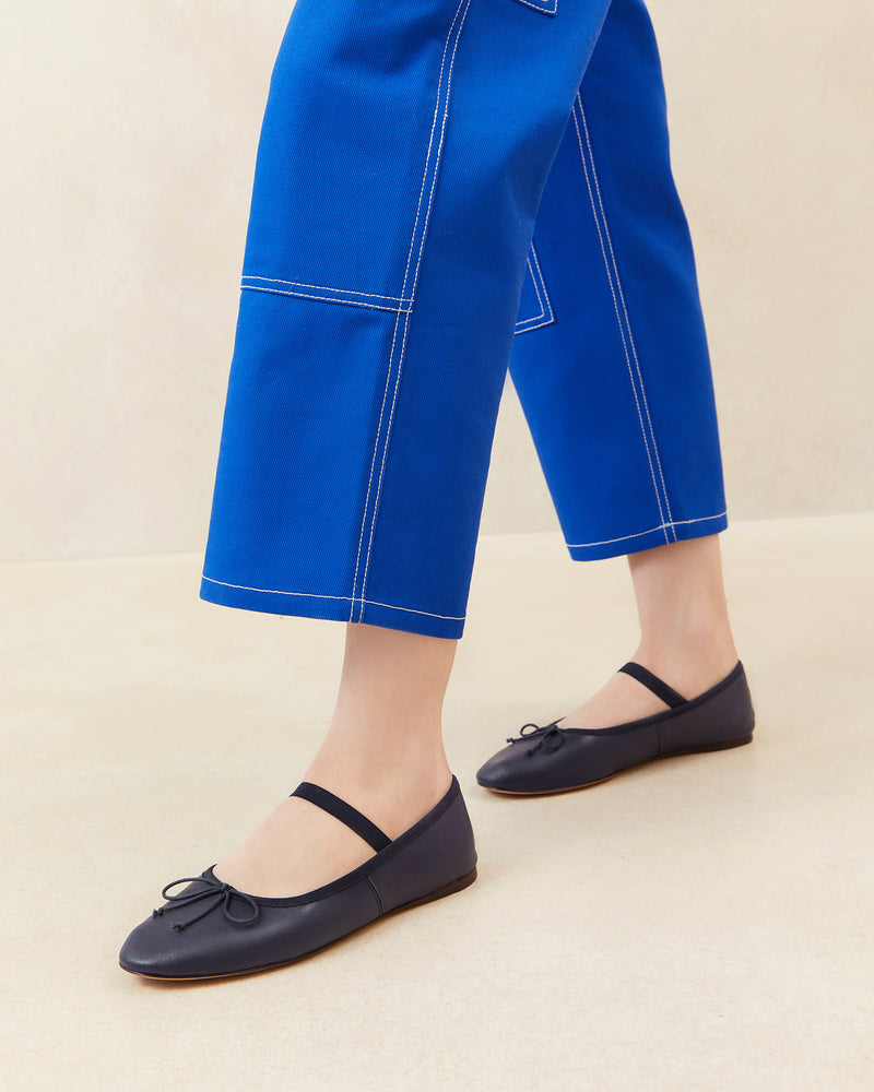 Color: Navy