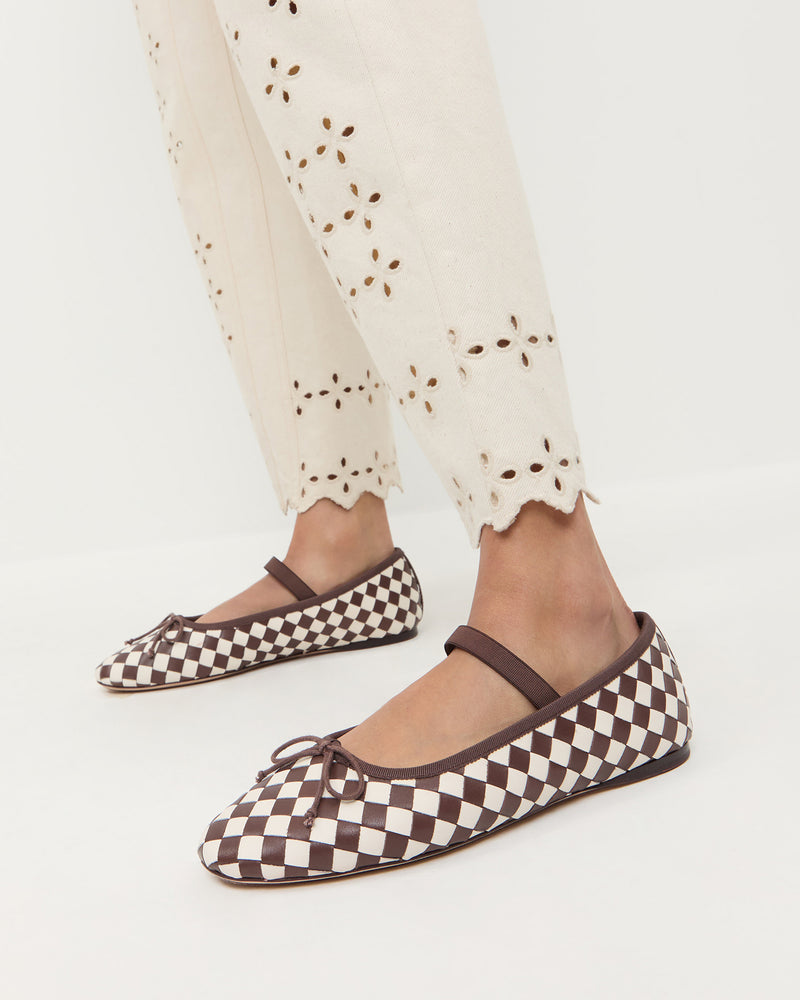Color: Chocolate/Cream