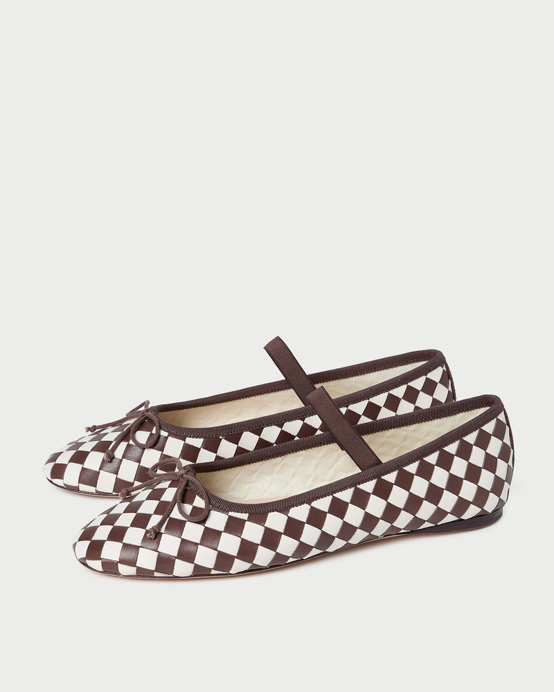 Color: Chocolate/Cream
