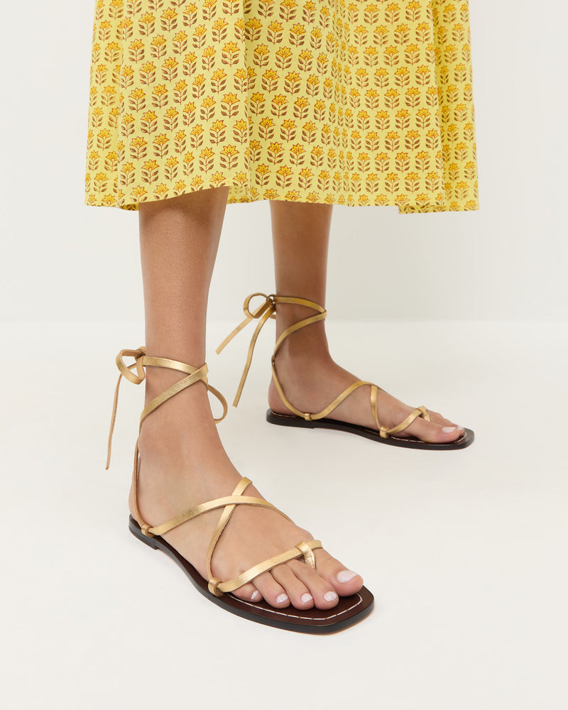 Color: Gold/Espresso
