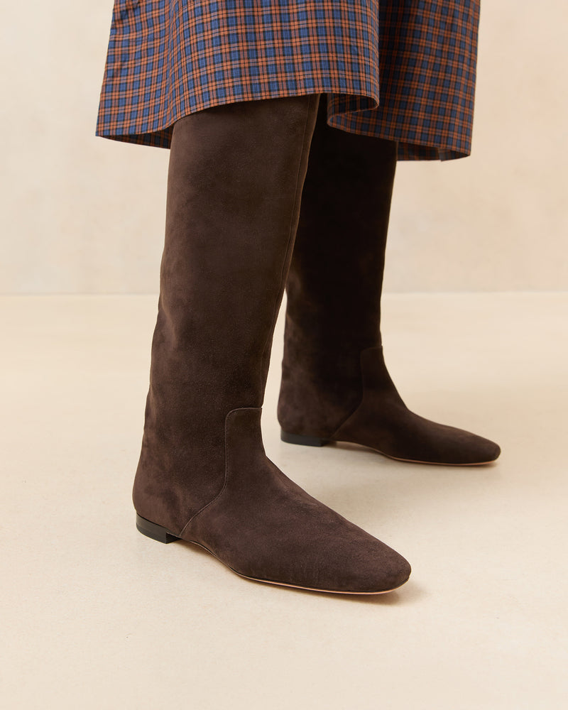 Color: Brown
