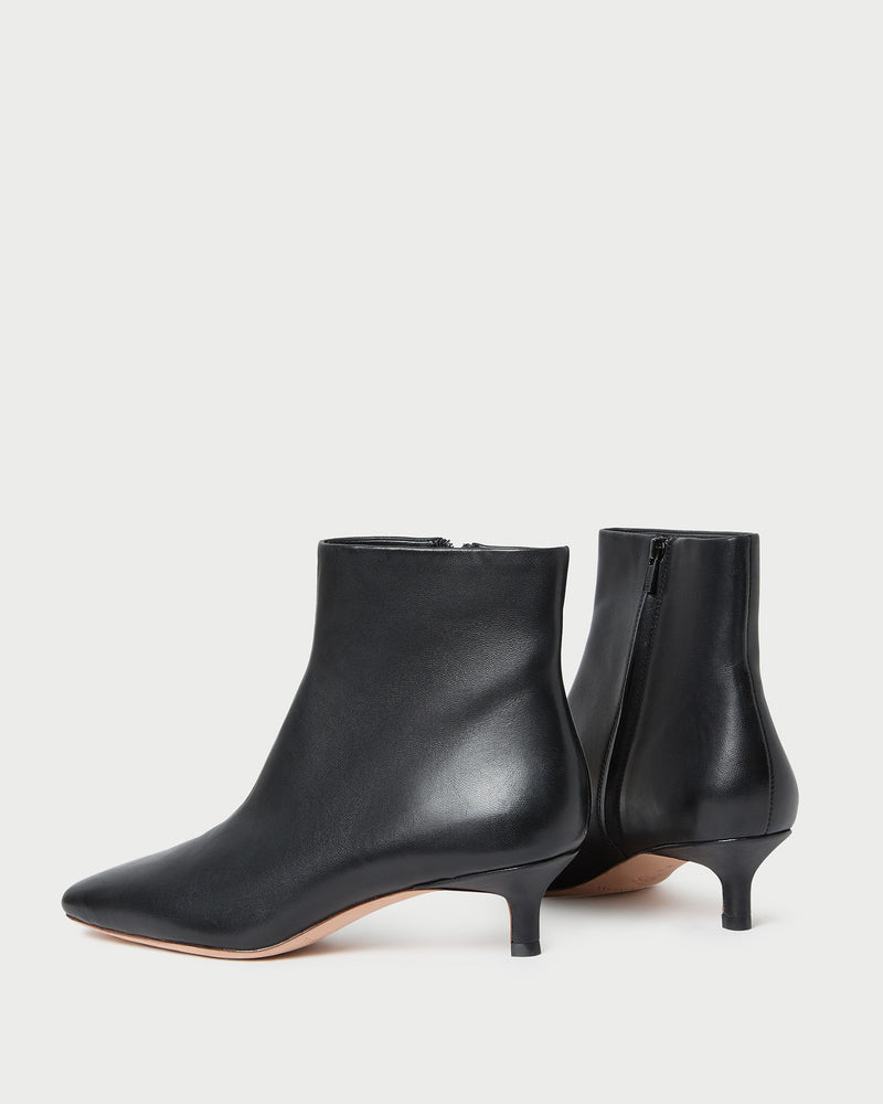 Color: Black Leather