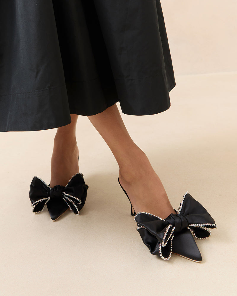 Color: Black/Crystal