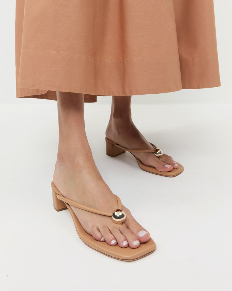 Color: Dune