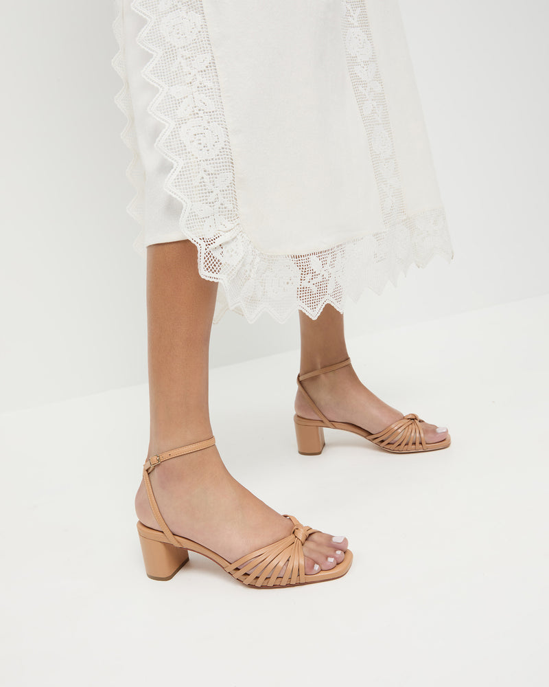 Color: Dune