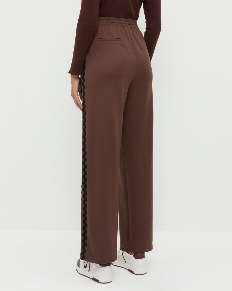 Color: Brown/Black
