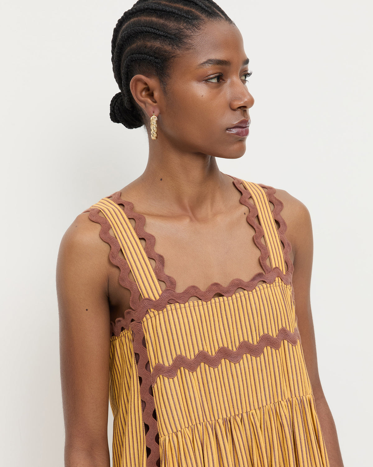 Color: Brown/Yellow Stripe