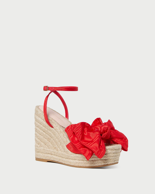Color: Red/Natural