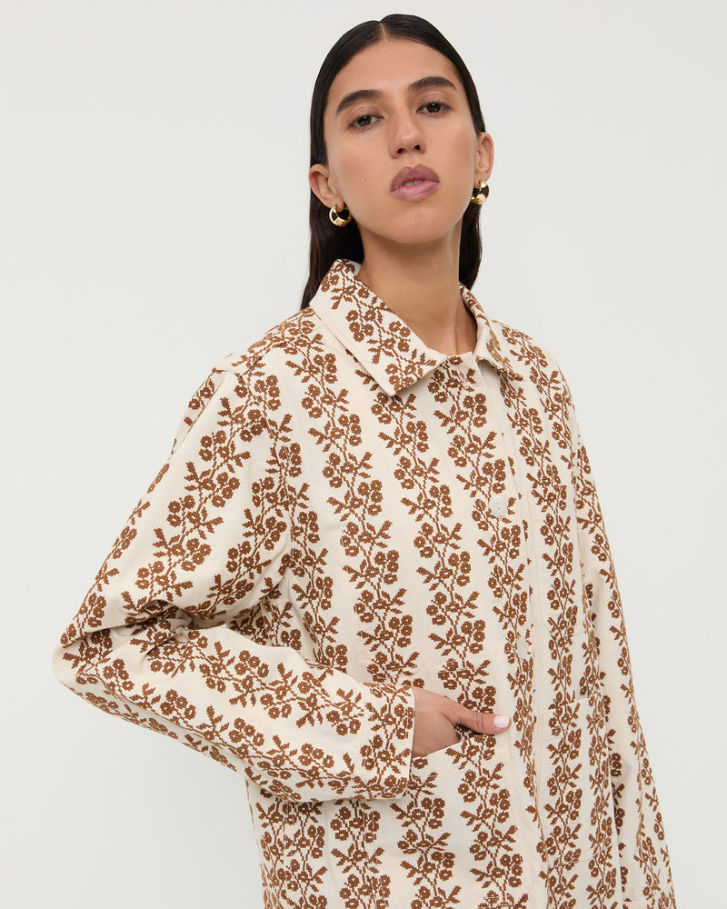 Color: Cream/Brown