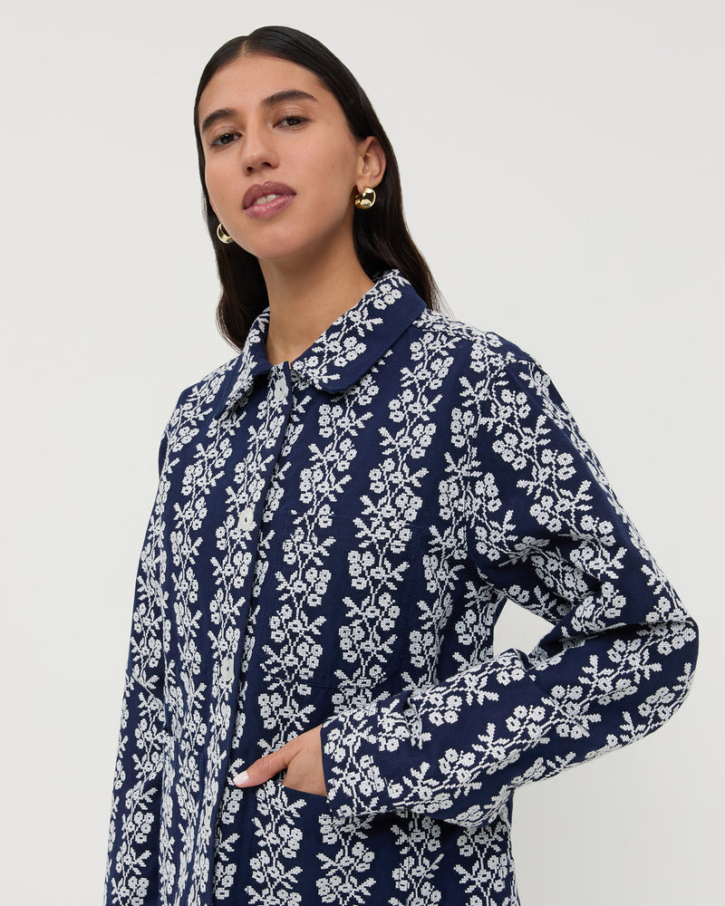 Color: Navy/Cream