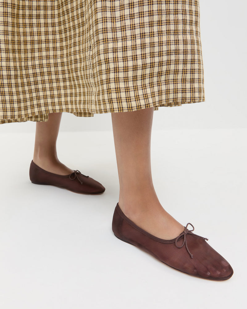 Color: Chocolate