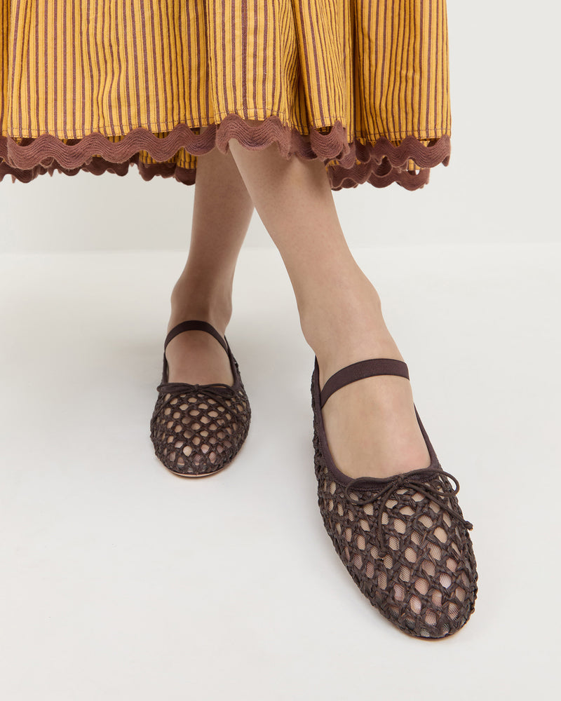 Color: Chocolate