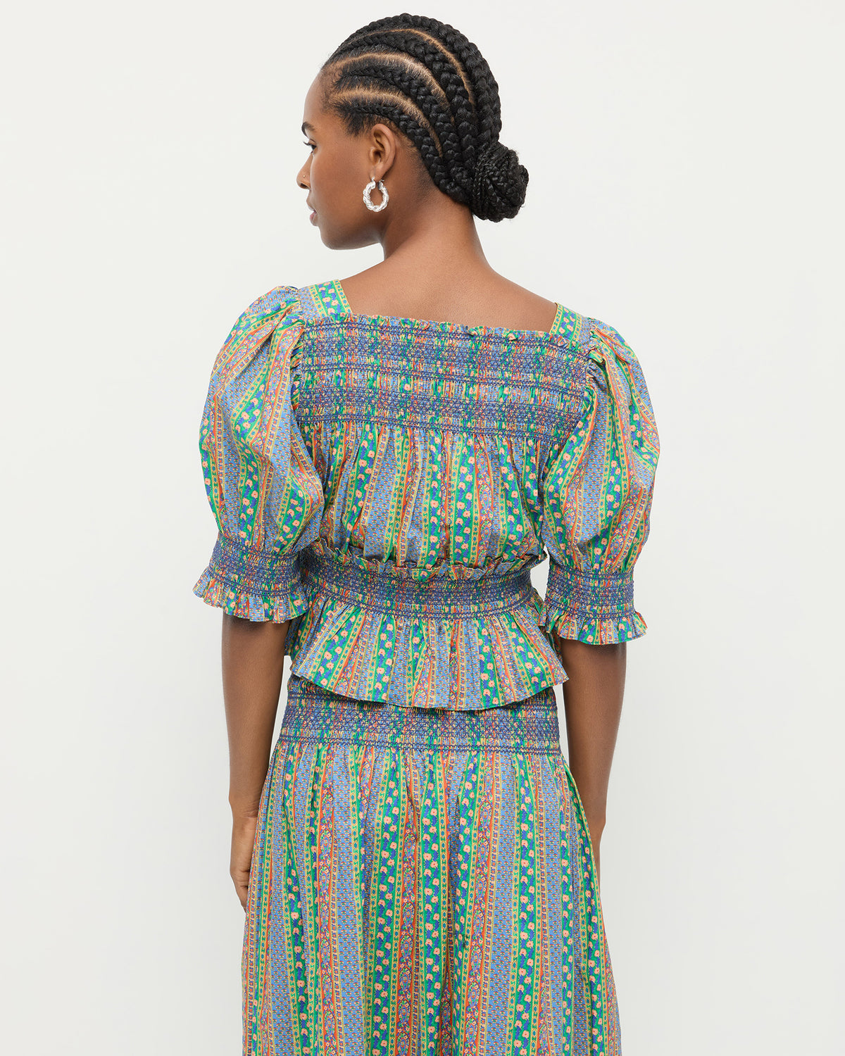 Color: Red/Green/Blue Rosette Floral