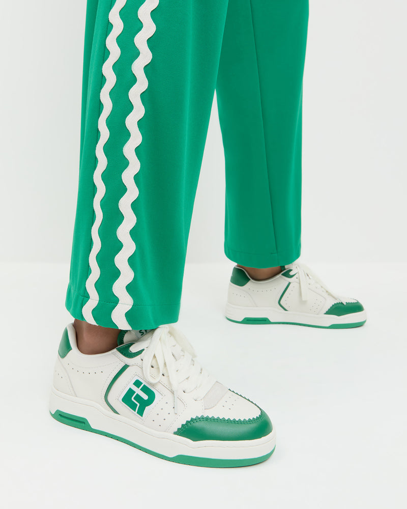 Color: Cream/Green