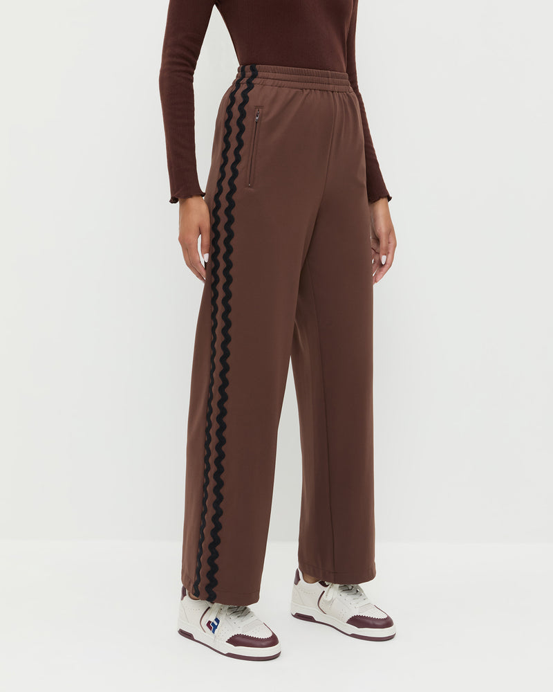 Color: Brown/Black