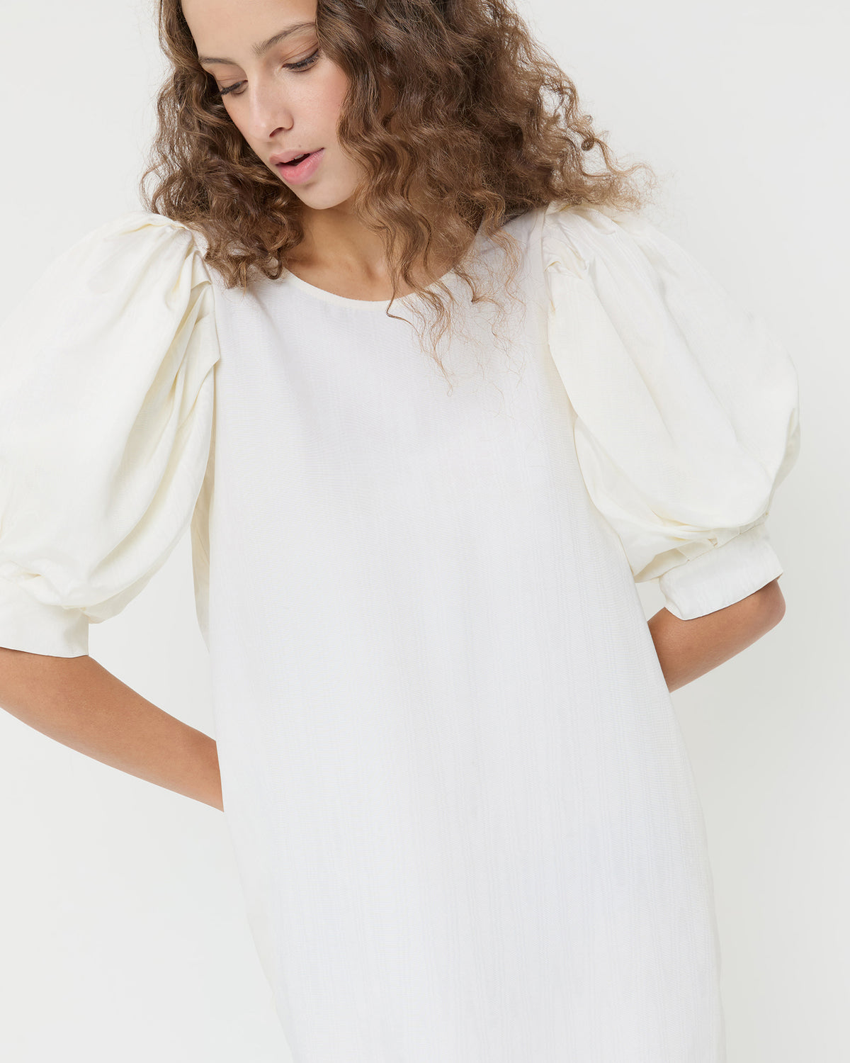 Willy Mini Dress in cream moiré.