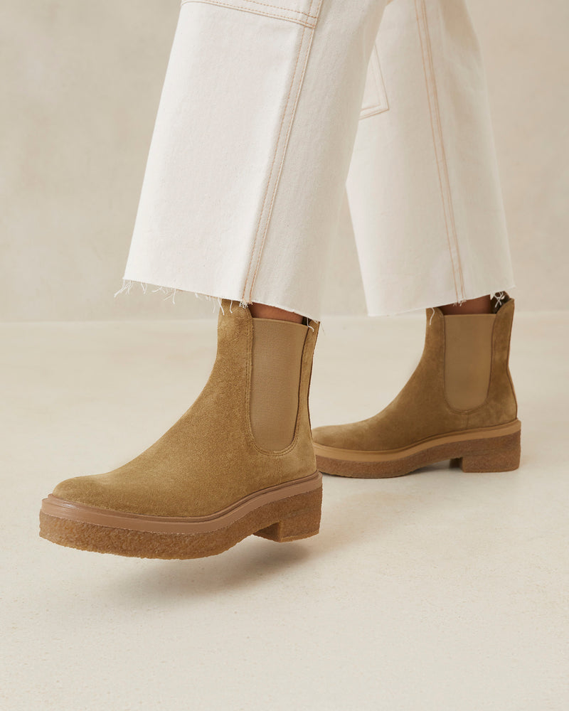 Color: Bisque